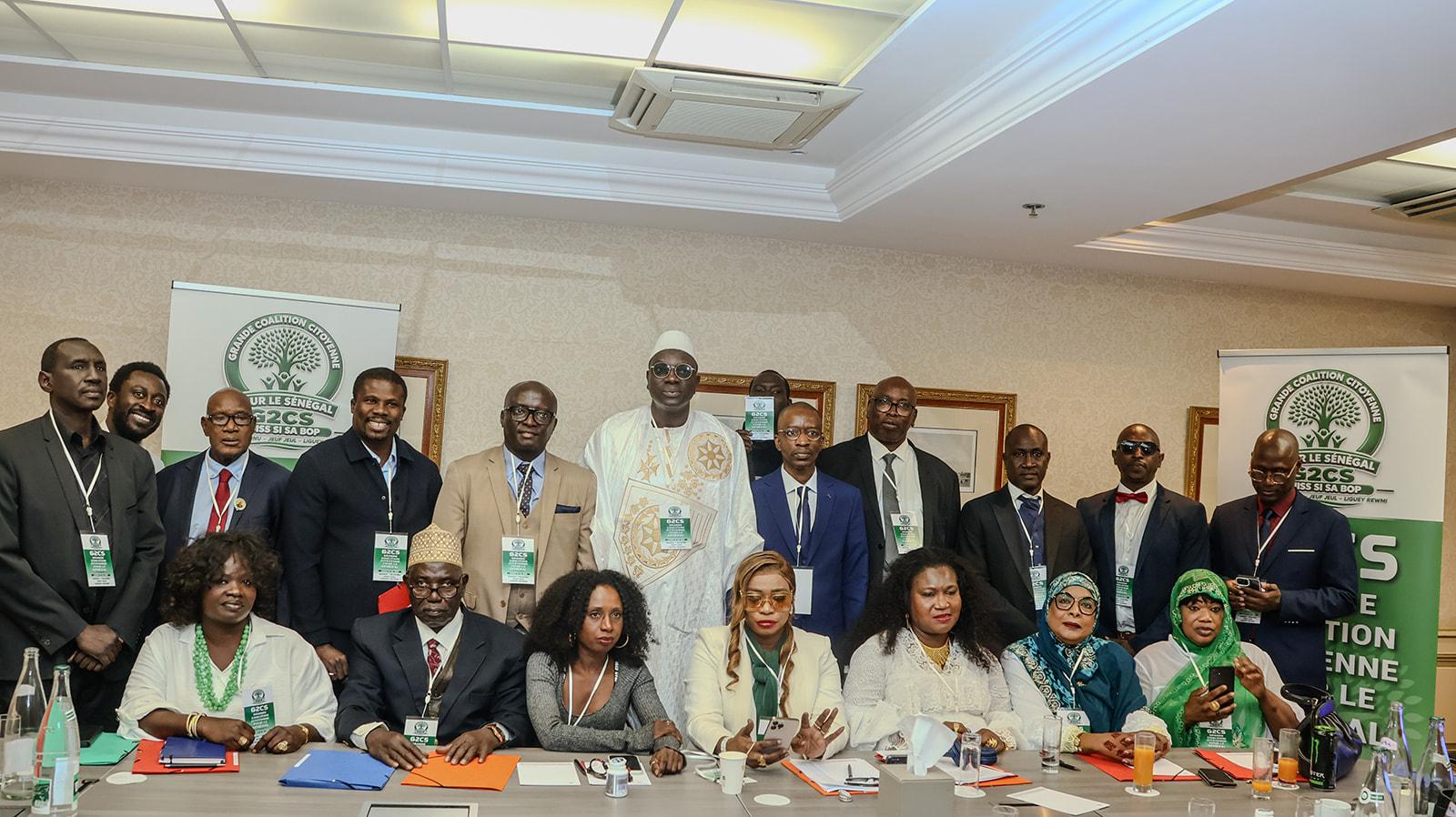 Photo de groupe des membres de la G2CS réunis en assemblée